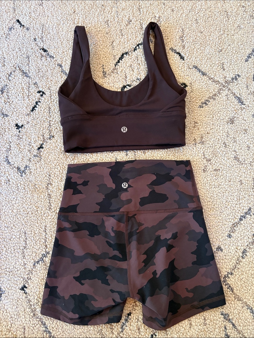 Lululemon set shorts sz 4 bra 2 EUC